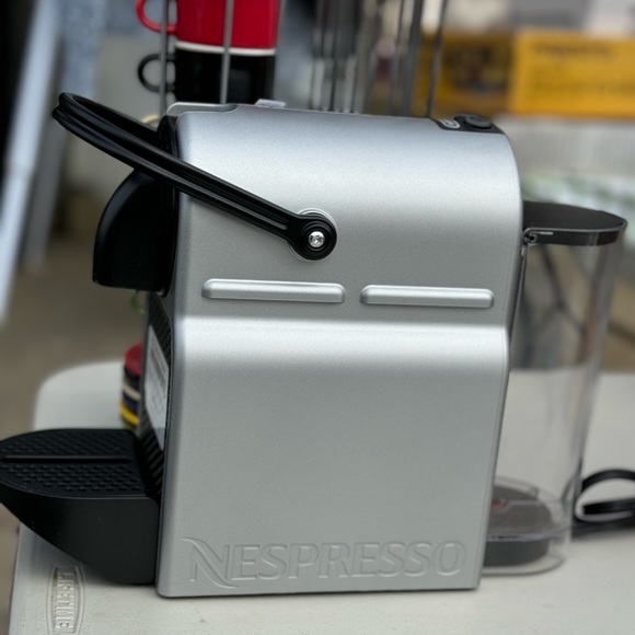 De longhi Nespresso maker set. - Picture 4 of 4